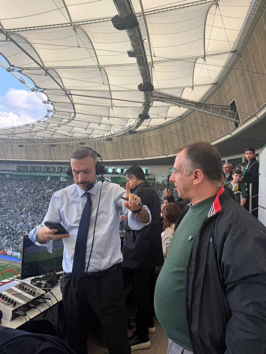 brs_7_1's tweet image. Bursaspor-Somaspor maçını AS TV'de canlı yayında anlatan spiker Ertem Şener 'in yüreğine sağlık..

Şampiyonluk seninle çok daha güzel oldu..

Seviliyorsun 🐊💚🤍 
#Bursa #Bursaspor #TimsahArena