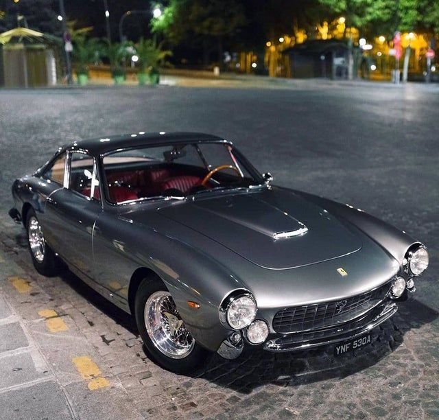 Retromania4ever's tweet image. ✅⬜🟥 1963 #Ferrari 250 GT Berlinetta Lusso. 
3.0-liter Colombo V12 engine. 
Top speed: 240 km/h. 
Designed by #Pininfarina and built by Scaglietti.