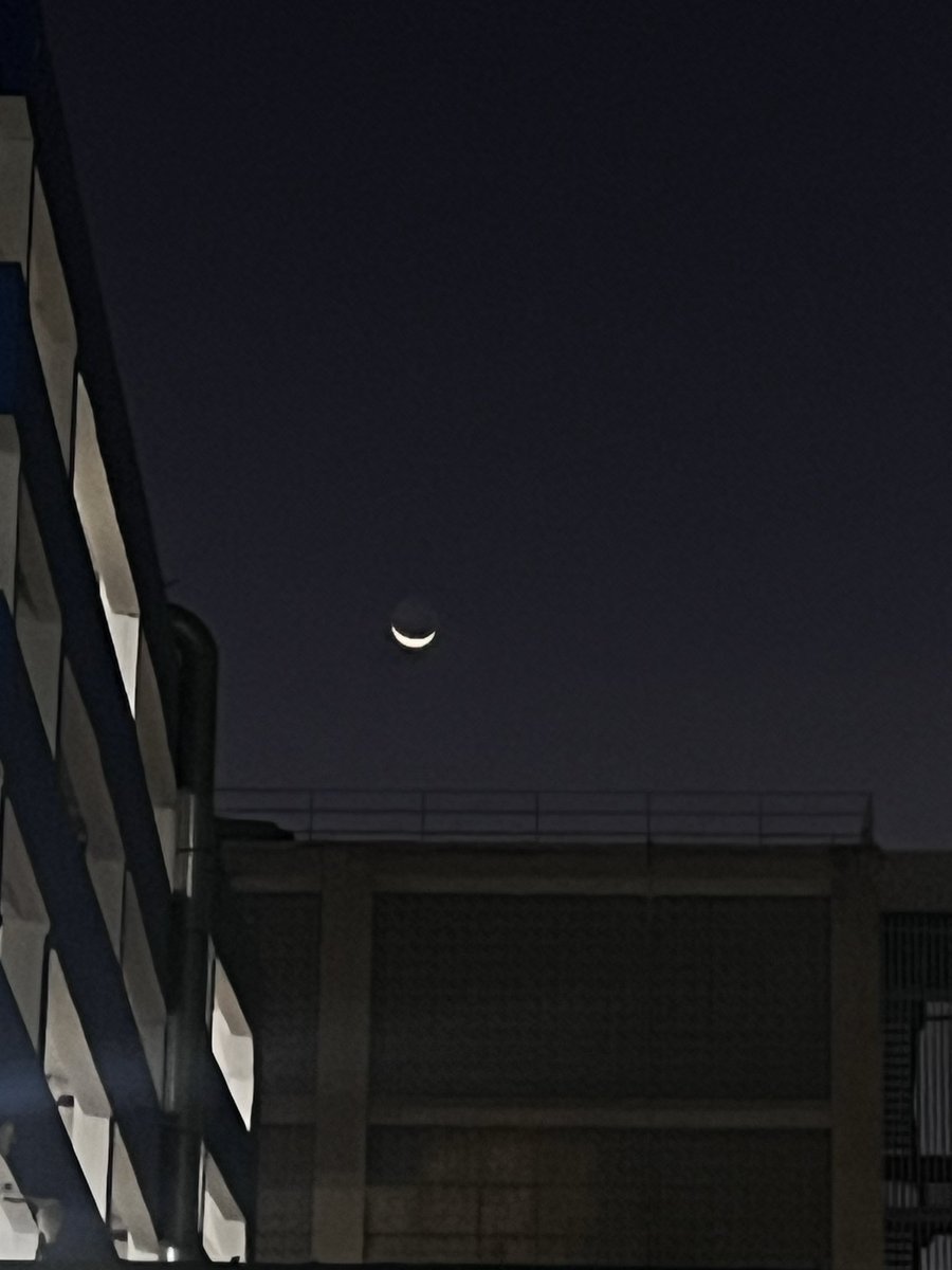 lvsnha's tweet photo. la luna es tan bonita como tu cielo te extraño mucho https://t.co/kYJvxwsbQ0