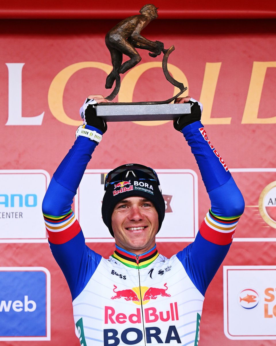 UCI_cycling's tweet image. How things can change in a year! 🔄

From the frustration of third place in 2025 to the elation of victory in 2026. 😁

@EvenepoelRemco finds redemption at the #AGR26! 🏆

📸 @GettySport | #Cycling #RoadCycling | @Amstelgoldrace