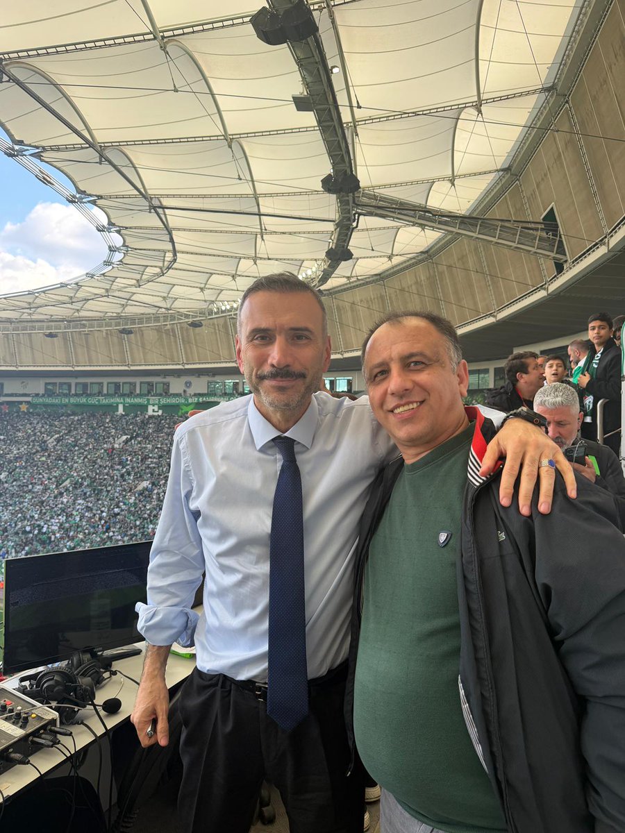 brs_7_1's tweet image. Bursaspor-Somaspor maçını AS TV'de canlı yayında anlatan spiker Ertem Şener 'in yüreğine sağlık..

Şampiyonluk seninle çok daha güzel oldu..

Seviliyorsun 🐊💚🤍 
#Bursa #Bursaspor #TimsahArena