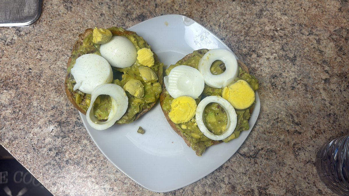 pinkst3rs's tweet image. don’t know how i ended up making a green eggs and ham ass breakfast but #yummy