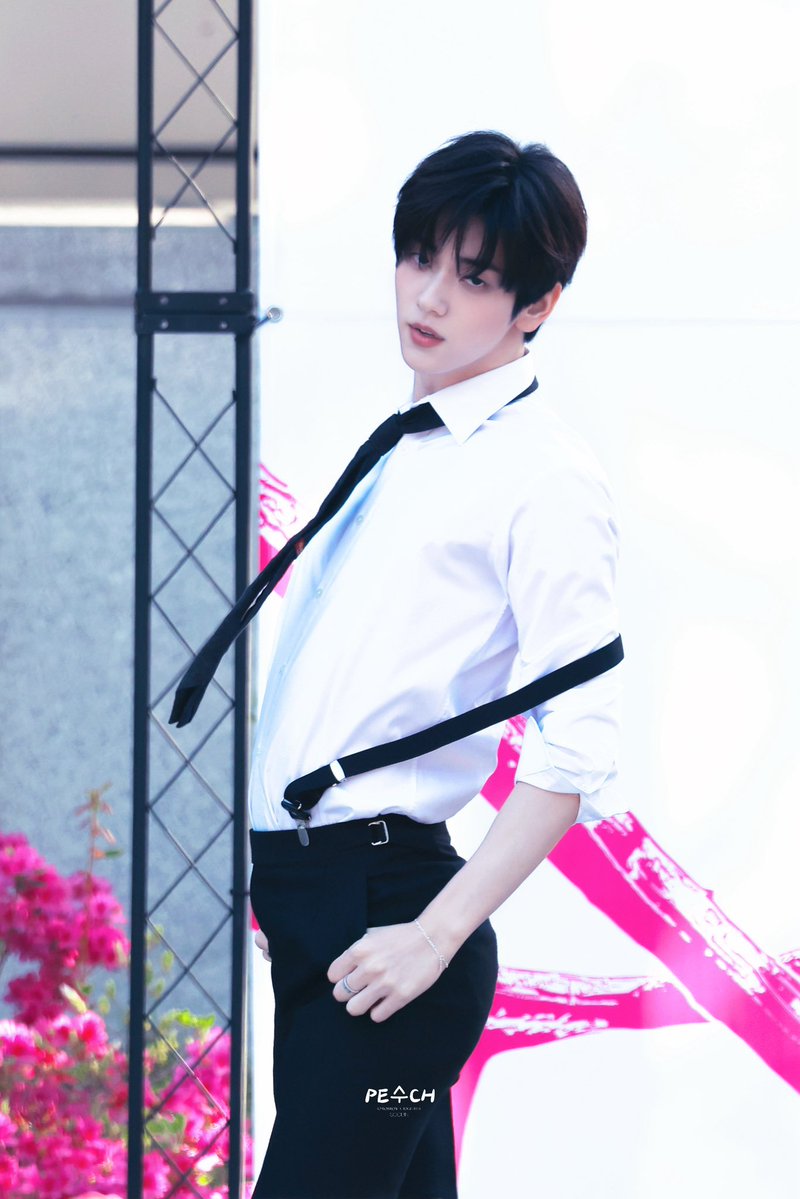 𝕽ich. tweet media