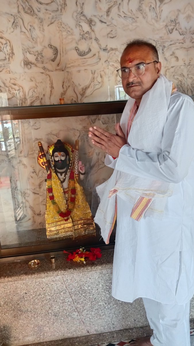 vinayku59237083's tweet image. अन्याय अत्याचार अनाचार तथा पाप के विरुद्ध संघर्ष और विजय के प्रतीक भगवान श्री हरि विष्णु के अवतार दादा परशुराम की जय हो @coopdeptup
2689 @bstvlive के साथ तीन दशकों से अधिक समय बीत जाने पर भी शोषण और पावर का खुला दुरुपयोग करने वाले सभी अवरोधक का समूल सर्वनाश हो #upcm🌹🌹🚩🚩🙏🙏