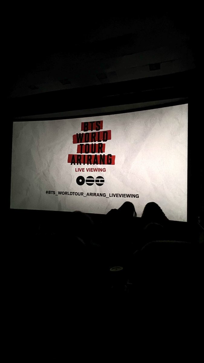 kriss0ss's tweet photo. fingiendo que no me duele una vez más tener que verlo por la pantalla del cine en vez de una fecha en Centroamérica, tqm Bangtan 💜 https://t.co/2hraskc5u1