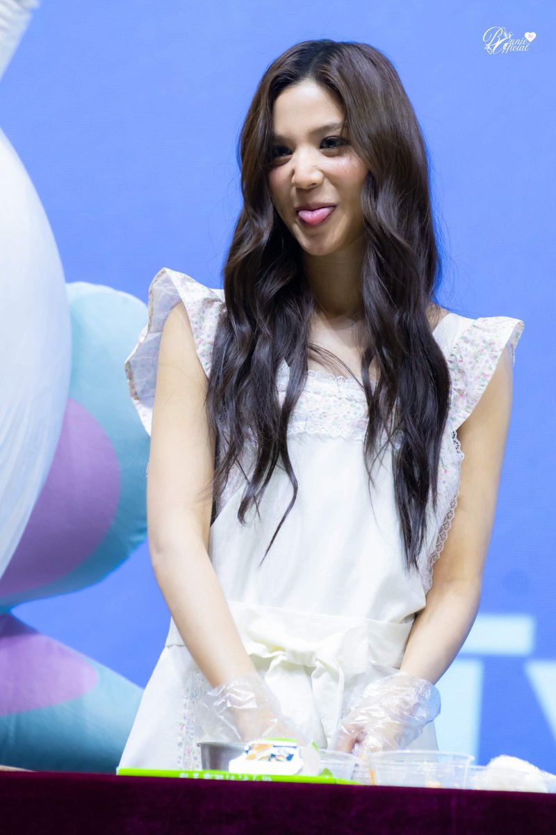 Bonnie Official TH tweet media