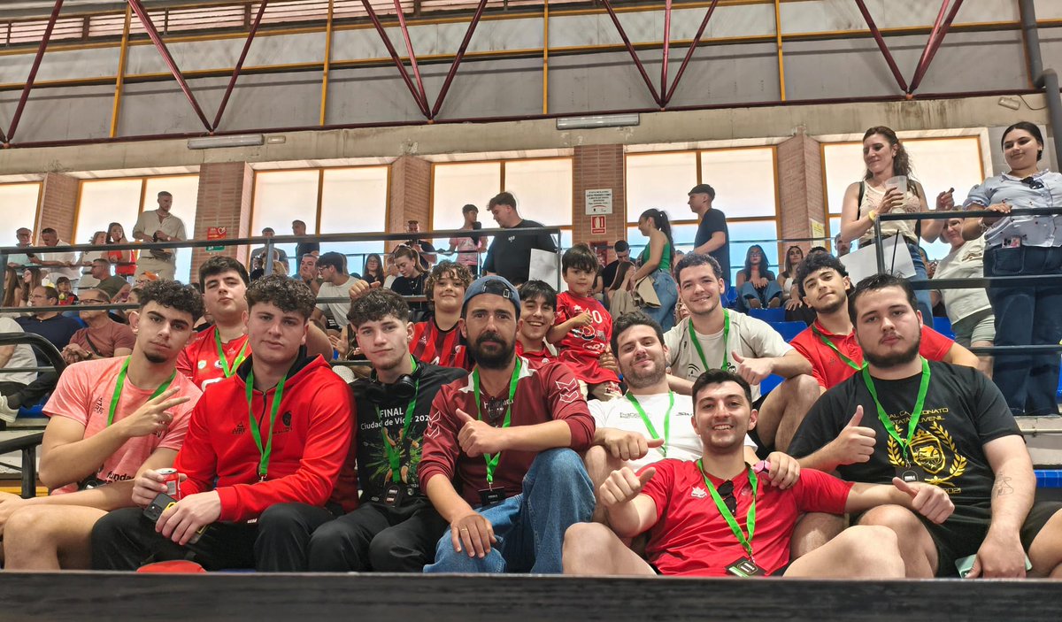Cuarta plaza final para nuestro Córdoba BM en Segunda Nacional, que cayó hoy en el partido por el 3-4º puesto ante Sano Antequera (32-26). Broche final a la mejor temporada de la historia del filial granate, que ha disfrutado a lo grande. Honor. #OrgulloGranate #FactoríaCBM