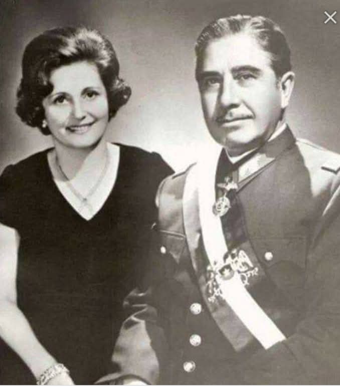 Foto maravillosa💪🇨🇱 
Salvaron a Chile del Comunismo❓️
Responde
A. Absolutamente 
B. No