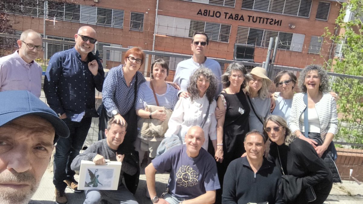 MontseAyats's tweet photo. Celebrant a Can Villaura que fa 40 anys estudiàvem (o, a estones, ho fèiem veure) a l’Institut Abat Oliba de Ripoll 🥳😍 https://t.co/FmwuwiXdHe