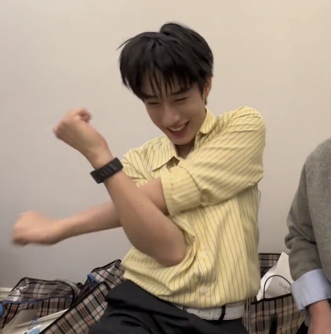 ILYSB #ลัทธิพี่วรรณ tweet media