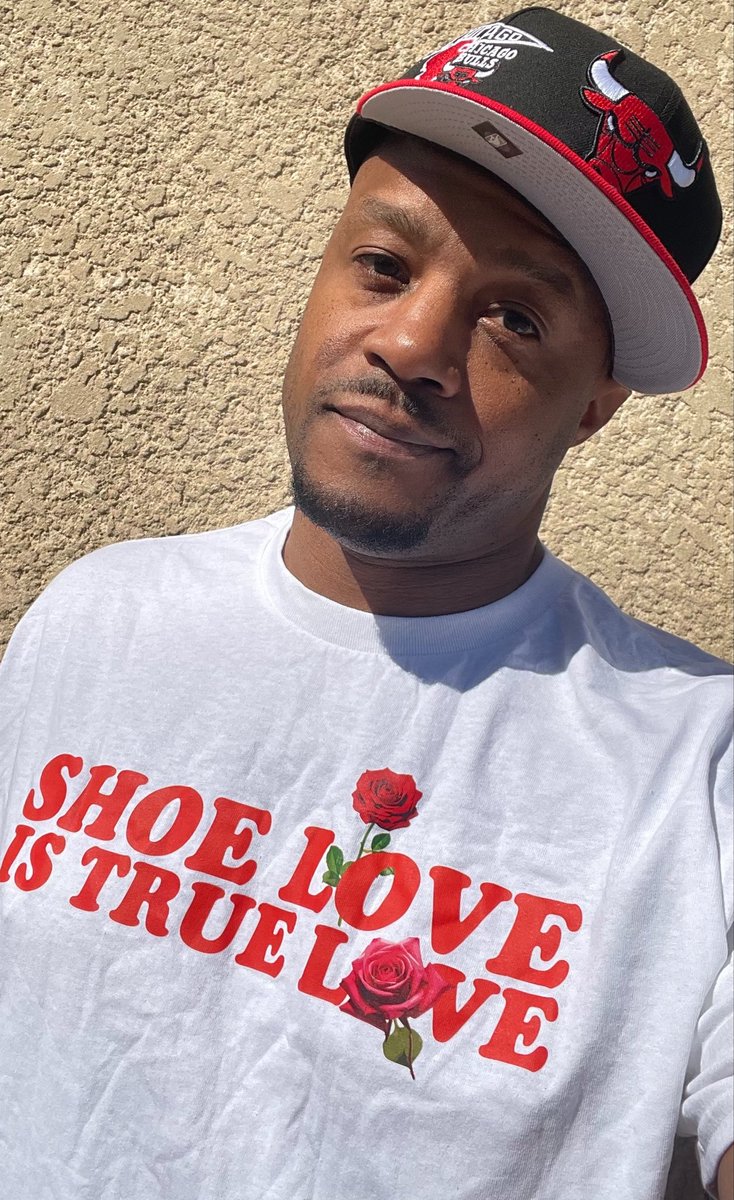 hisexcellence79's tweet image. Valentine’s Day is everyday for me because I love SHOES and ME EVERYDAY. But today is even more special..

Happy Birthday To Me!!! 🎉🎂🥳🎈🎊🎁

#kotd
#yoursneakersaredope 
#unds
#SNKRSKickCheck 

@nikestore 
Shirt made by my boy @JBfromchicago 

Nike Air Max 90 Valentines Day
