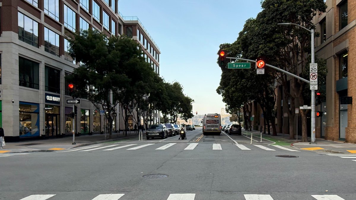 _Layla_990's tweet image. Morning coffee and a slow walk. ☕️ Catching the city in its quietest moments on Spear St. No rush, no meetings, just me and the streets of SF. The best way to start the day. 🙌
#SFMorning #SpearSt #GoldenCity #SlowLiving #MorningRoutine #CityWalk