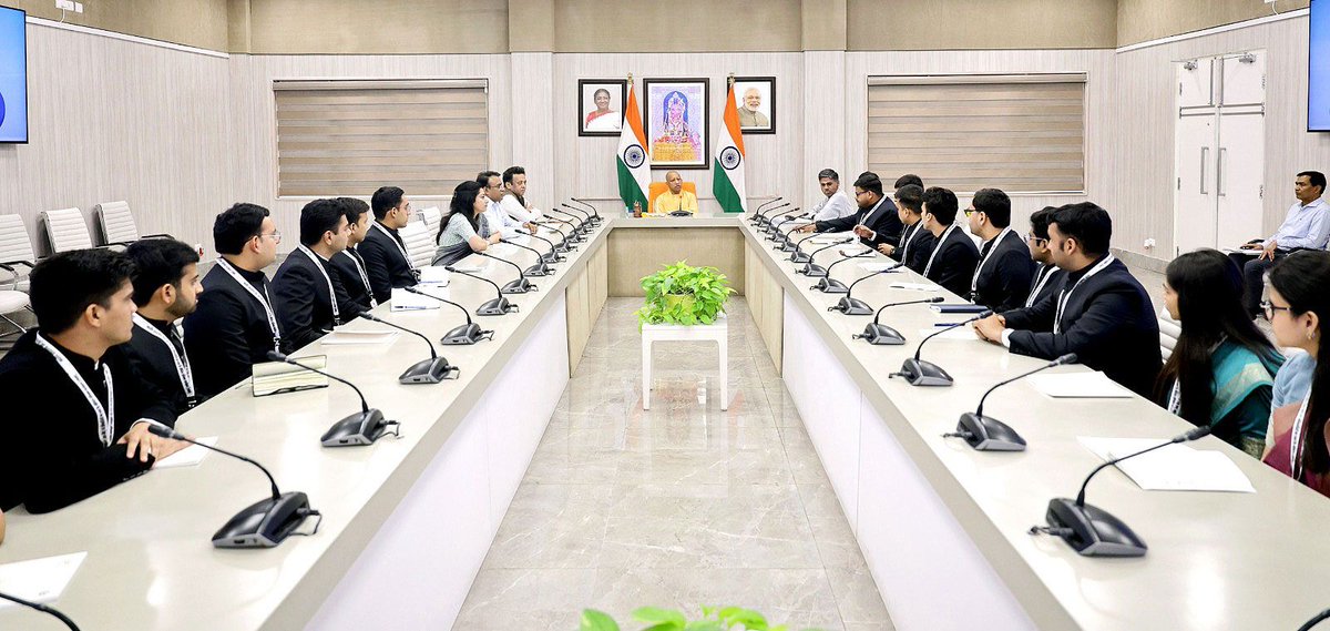 bstvlive's tweet image. लखनऊ-

CM योगी से आज 2024 बैच के आईएएस अफसरों ने मुलाक़ात की , CM ने सभी को उज्ज्वल भविष्य की शुभकामनाएँ दीं !!

#Lucknow #CMYogi #IASOfficer #UttarPradesh @myogiadityanath