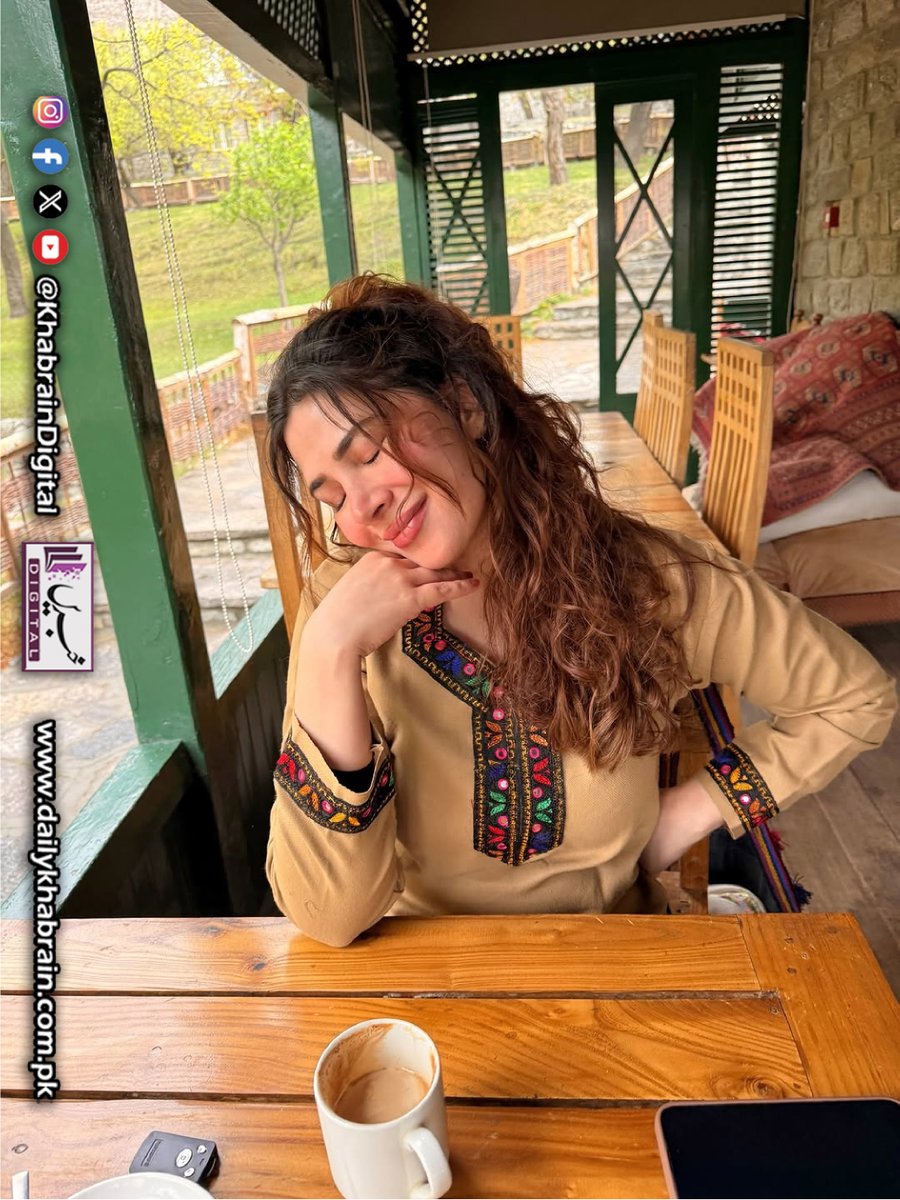 daily_khabrain's tweet image. Naimal khawar back to mountains

#KhabrainDigital #NaimalKhawar #Mountains #Nature #TravelDiaries #ScenicViews #Pakistan #Lifestyle #PeacefulMoments @Naimalkhawarr