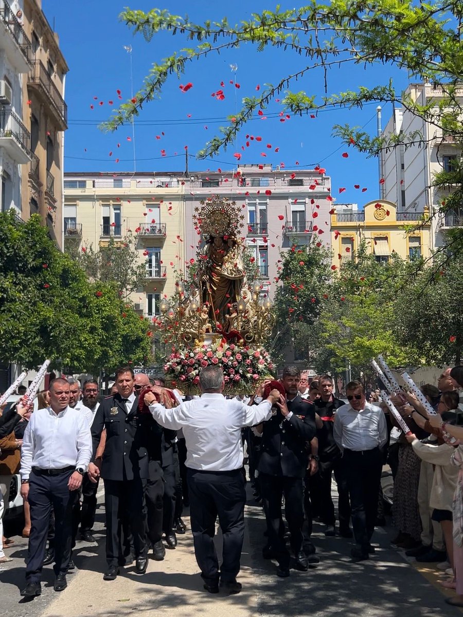 fallaexposicion's tweet photo. ✨ Un día para la historia 💚

Ayer vivimos un momento único con la salida en procesión de la Mare de Déu dels Desamparats de Tabacalera y Bomberos, que volvió a recorrer las calles del distrito de Exposición 11 años después 🤗

Un día muy especial que quedará para el recuerdo 🙌🏻 https://t.co/XjMyq9XPvh