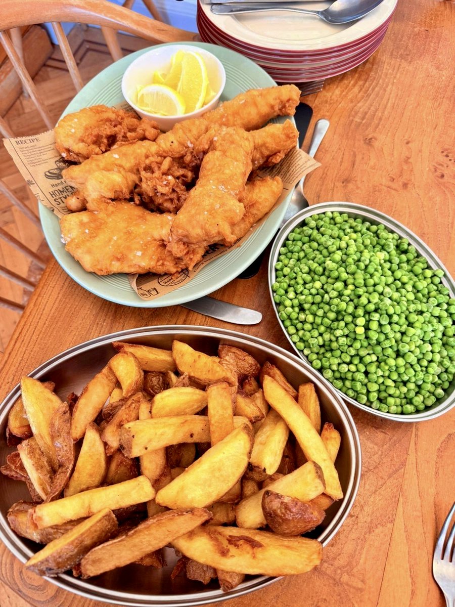 LoveGorsefield's tweet image. 🍽️✨ Some delicious highlights from Gorsefield!

Huge thanks to our amazing kitchen team — Head Chef Tom &amp;amp; Sous Chef Sarah

From fish &amp;amp; chips 🐟🍟 to brownies 🍫, pavlovas 🍓 &amp;amp; mini cinnamon buns 🌀… all made with care for our guests 💚

#Gorsefield #GreatFood #OutdoorLearning