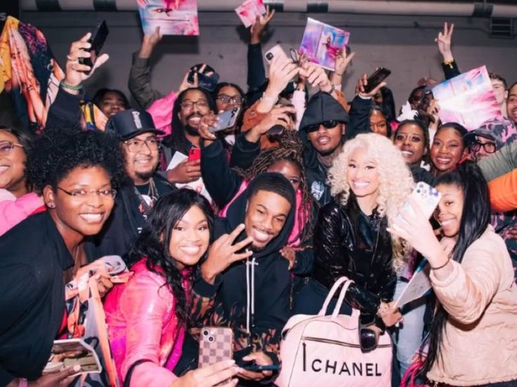 Nicki4orever's tweet image. The Barbz are more than a fandom; we are a family. 👨‍👩‍👧‍👦💖 And the Queen is at the head of the table. In 2026, our loyalty is stronger than ever. We stay winning with Nicki! 👑🎀 #Barbz #FamilyFirst #Loyalty @NICKIMINAJ 🩷🩷🩷👑👑👑💖💖💖