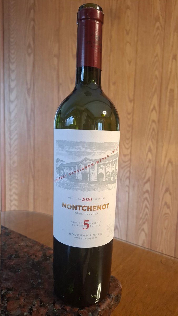 MarceloBufacchi's tweet image. Monchenot. Cosecha 2020. Blend de Cabernet Sauvignon,  Merlot y Malbec. Añejado 5 años en toneles grandes de roble francés. Localidad: Maipú. Provincia de Mendoza. Argentina 🇦🇷🇦🇷
Un clásico vino argentino elaborado al estilo Burdeos. 🍷🍷
#vino #wine