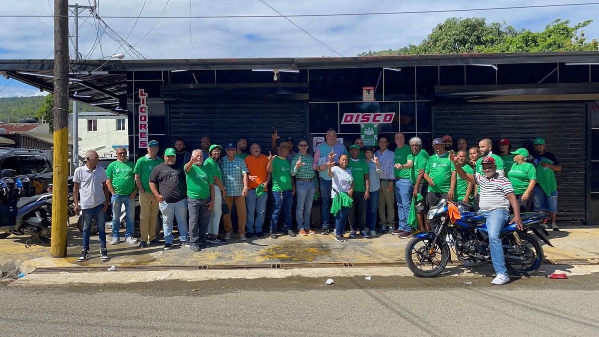 En presidente provincial Enrique Ramírez y los presidentes municipales encabezados por Miguel Villar, dirigen la jornada nacional de afiliación de La <a href="/FPcomunica/">@Fuerza del Pueblo (FP)</a> en la provincia de La Vega. #conlafuerzadelpueblovenceremos.
En La Vega la fuerza del pueblo avanza.
<a href="/LeonelFernandez/">Leonel Fernández</a>