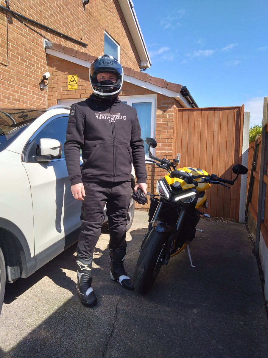 Gleesy74's tweet photo. Any excuse for a blast......
#newjacket https://t.co/kDVMGDHwN3
