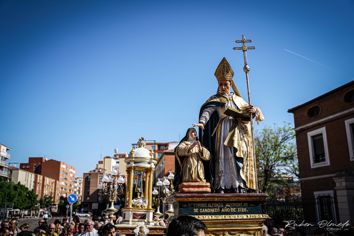 Procesión Extraordinaria de Santo Toribio de Mogrovejo en Valladolid.

Saliendo de la Iglesia del Carmen (Delicias) hasta la Parroquia que hay en el Barrio de Sto Toribio.

Con <a href="/ExaltacionVa/">Cofradía Exaltación Valladolid</a> y <a href="/archiValladolid/">Archidiócesis de Valladolid</a>

Reportaje en el enlace
valladolidsanta.blogspot.com/2026/04/proces…