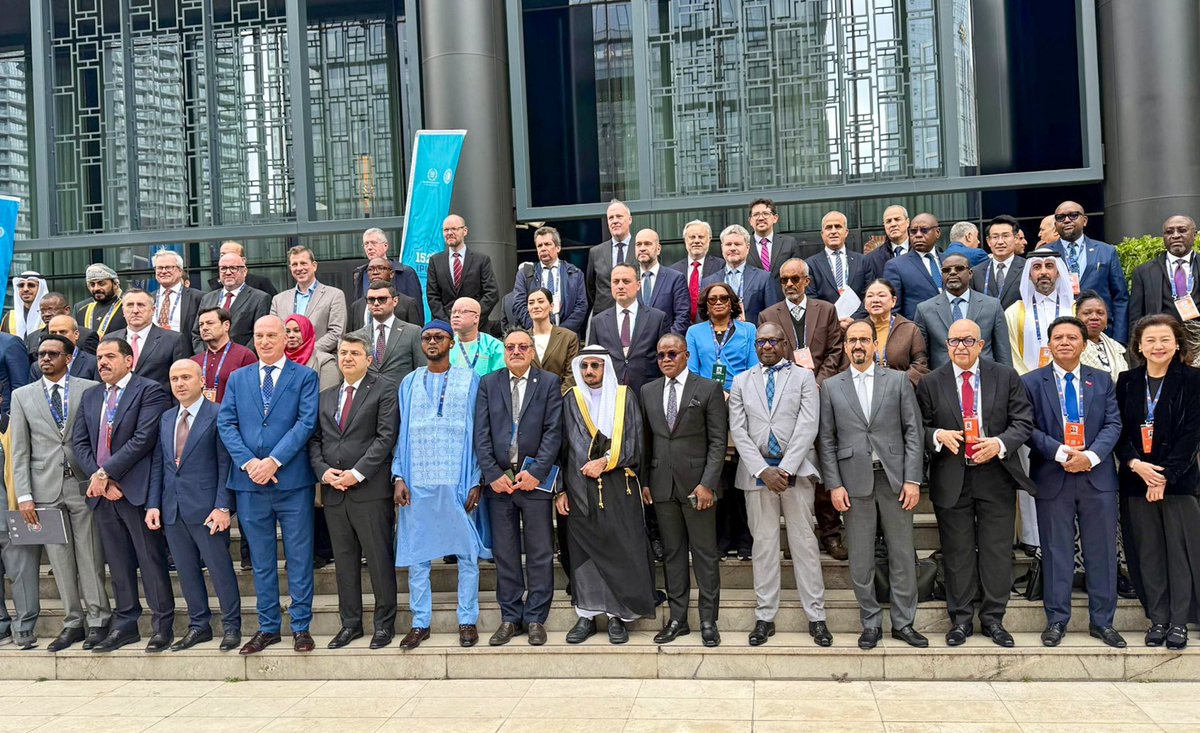 معالي الأمين العام لـ #مجلس_الشورى الأستاذ محمد بن داخل المطيري، يشارك في اجتماعات جمعية الأمناء العامين لبرلمانات الاتحاد البرلماني الدولي، وذلك خلال أعمال الجمعية العامة للاتحاد الـ(152)، حيث استعرضت الاجتماعات نماذج ملموسة لاستخدام الذكاء الاصطناعي داخل البرلمانات، كما ناقشت