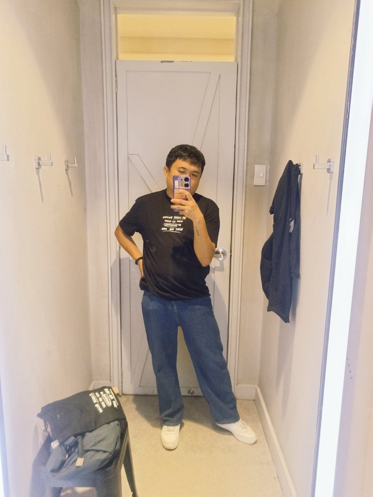 aedmhonx1988's tweet image. What a Sunday...

Ihiyak lang sa. Pasensya na Ahahahaha

#cebu #cebucity  #Sundays #juststrolling  #malling  #boredom