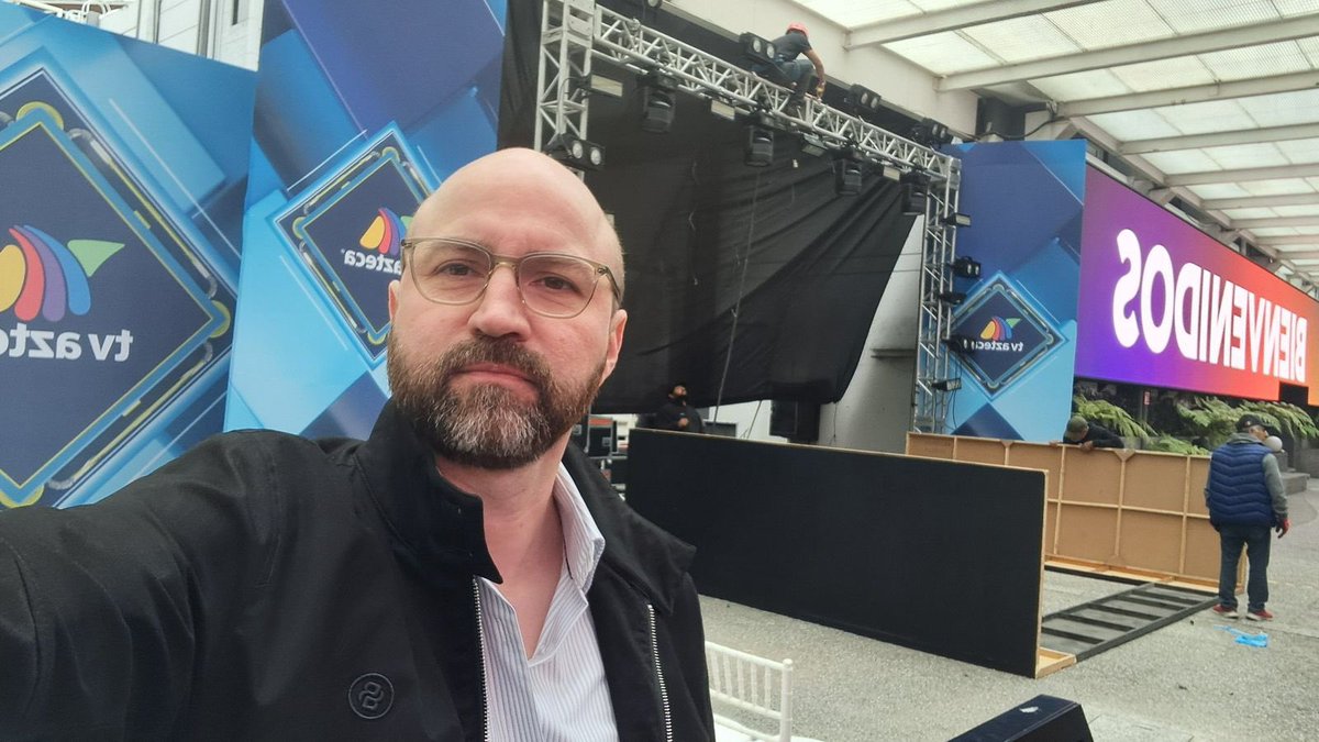 Hablemos de Iglesias. 

El ex presidente de Emelec, José Pileggi, costeó pasajes desde México a Ecuador, lo alojó en un hotel cinco estrellas y recibió, como propuesta, la exigencia de un salario superior a los 7.000 dólares mensuales. 

Se abre 🧵⬇️