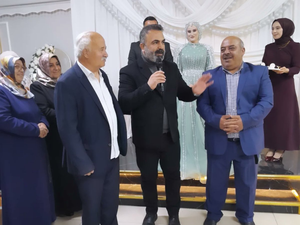 avkadirkstekci's tweet photo. Betül Günay kuzenim ve Enes Altaş kardeşimin nişan törenlerini gerçekleştirdik.
Genç çiftimizi ve kıymetli ailelerimizi tebrik ediyor, kendilerine ömür boyu mutluluklar diliyorum.
Rabbim yüzlerini güldürsün, en kötü günleri böyle olsun. https://t.co/jYXlsEZ9OD