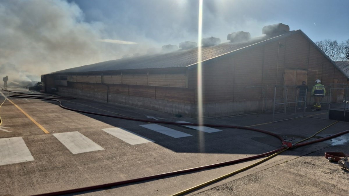 CheshireFire's tweet photo. ONGOING | Firefighters are at the scene of a fire involving a farm building in Alvaston, near Nantwich.  Nine fire engines are in attendance, supported by an aerial ladder platform and a high reach extendable turret.

Further updates can be found here: 👉 https://t.co/RaYo0qkLrY https://t.co/95aWtE89C0