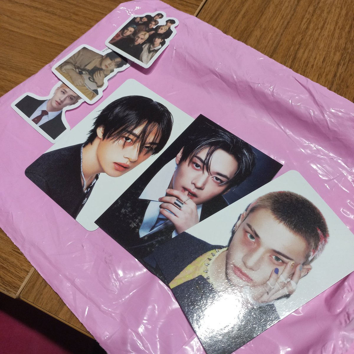 minchanheart's tweet photo. feedback positivo para @987collector !!

vieram bem embalado e chegou pra mim uma semana depois que ela postou, ganhei alguns brindes e os meus bebês vieram sem nenhuma avaria. 💗 https://t.co/9i1Yuh7aWd