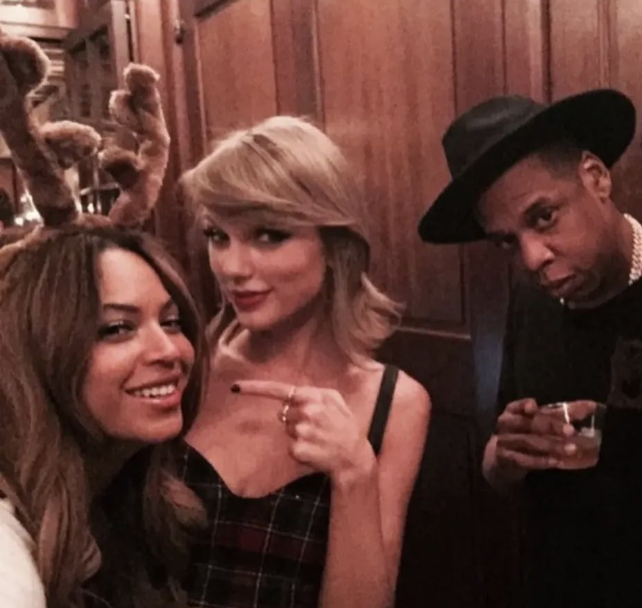 Taylor Swift Fan Archive tweet media