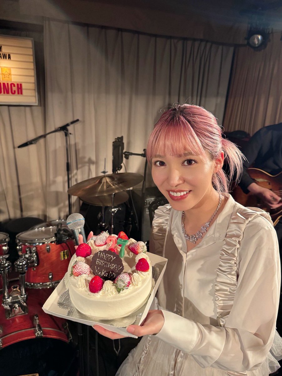yukaDD_official's tweet photo. yukaDD presents
『Happiness to you！ 〜Birthday Special〜』
来てくださりありがとうございました🫶
素敵なアーティストさん方々が盛り上げてくださり、そしてサプライズケーキまで準備してくださって皆様のおかげで最高のバースデーライブになりました✨
本当に恵まれてるなぁと実感…
みんなの期待に添えられるように頑張りますので、これからもyukaDDをよろしくお願いします✨