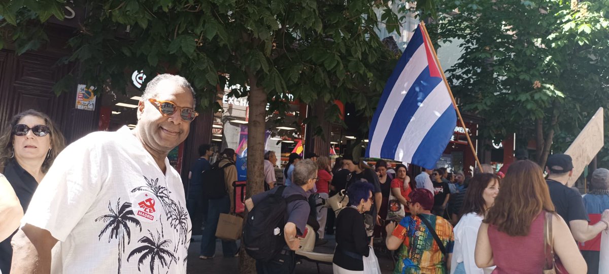AbelendaCuba's tweet image. #Españoles protagonizaron hoy en #Madrid una multitudinaria marcha de solidaridad con #CubaNoEstáSola y de rechazo al bloqueo y las agresiones de #EEUU 🆚 la isla de la dignidad.