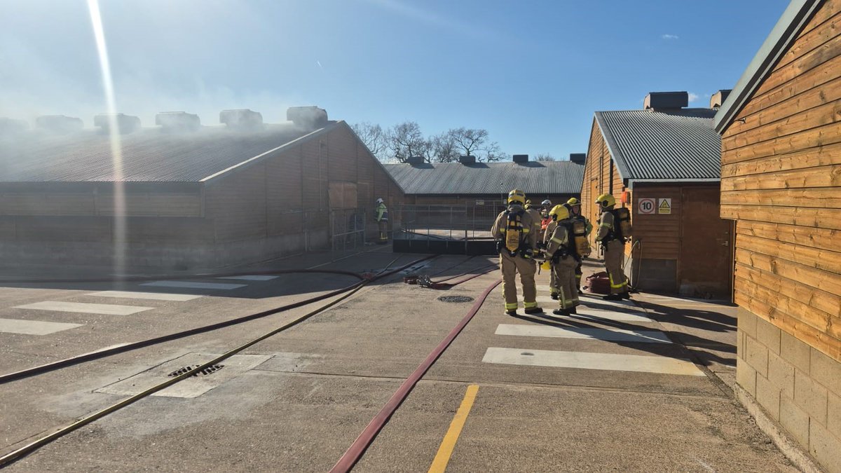 ONGOING | Firefighters are at the scene of a fire involving a farm building in Alvaston, near Nantwich.  Nine fire engines are in attendance, supported by an aerial ladder platform and a high reach extendable turret.

Further updates can be found here: 👉 orlo.uk/IWDEn
