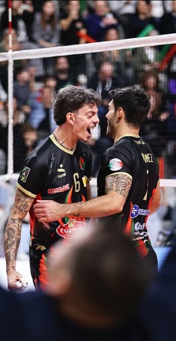 MoniaCostantini's tweet photo. DAJEEE
#godragons https://t.co/ooV1JhcnX8