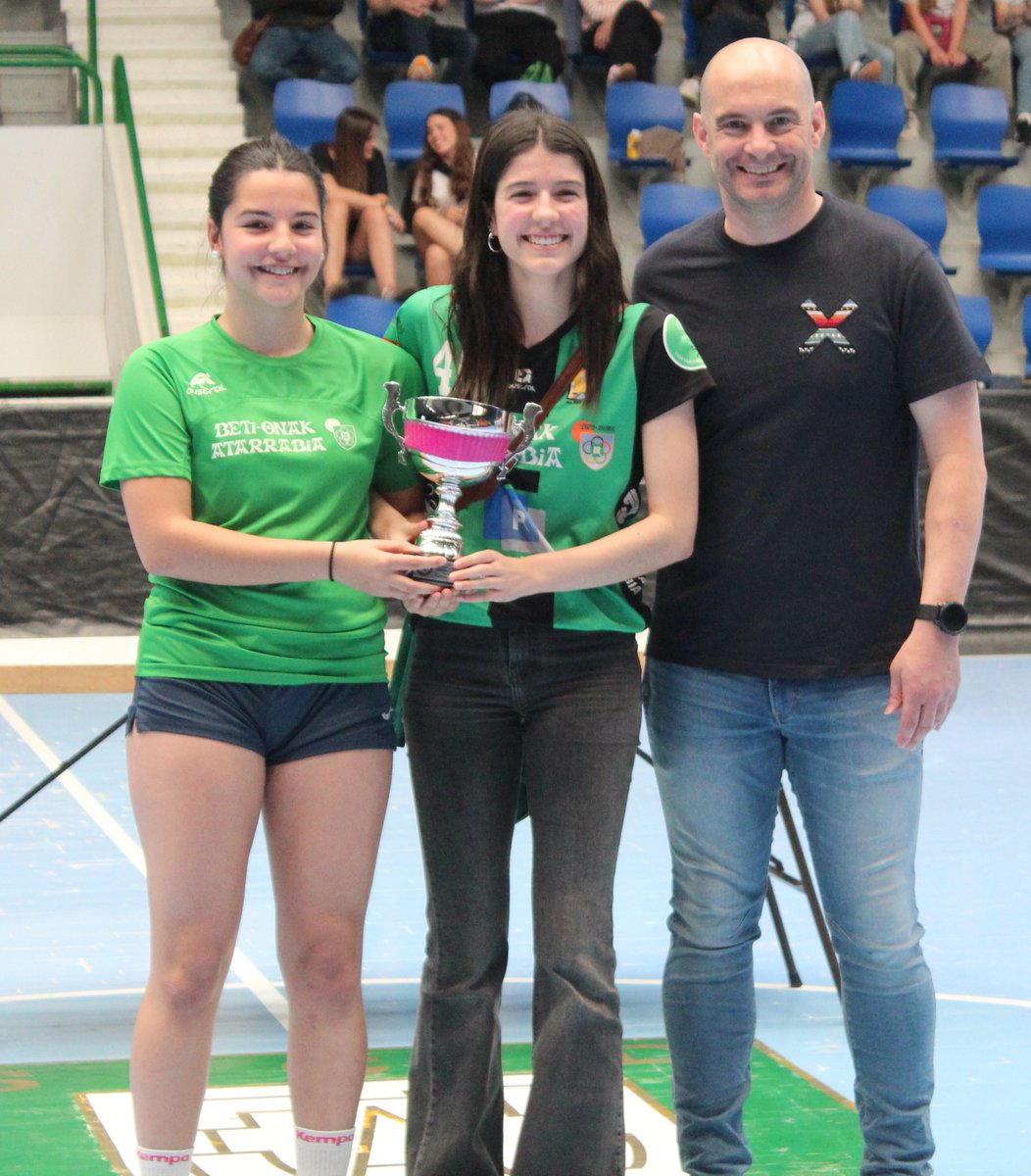 beti_onak's tweet photo. Os colgamos la galería fotográfica #AlfredoLerga del último partido de la F4 Juvenil Femenino celebrado esta mañana en Anaitasuna.
https://t.co/AM3x0cIB80 https://t.co/SJlwvZmx5s