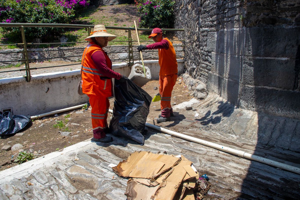 noticiasefecto's tweet image. 📌#Capital. El @PueblaAyto continúa llevando acciones directas a puntos clave de Puebla. En esta ocasión, el Puente de Ovando fue intervenido con una jornada de limpieza que permitió recuperar las condiciones de este importante espacio urbano.

📎efecocomunicacion.com/gobierno-de-pe…