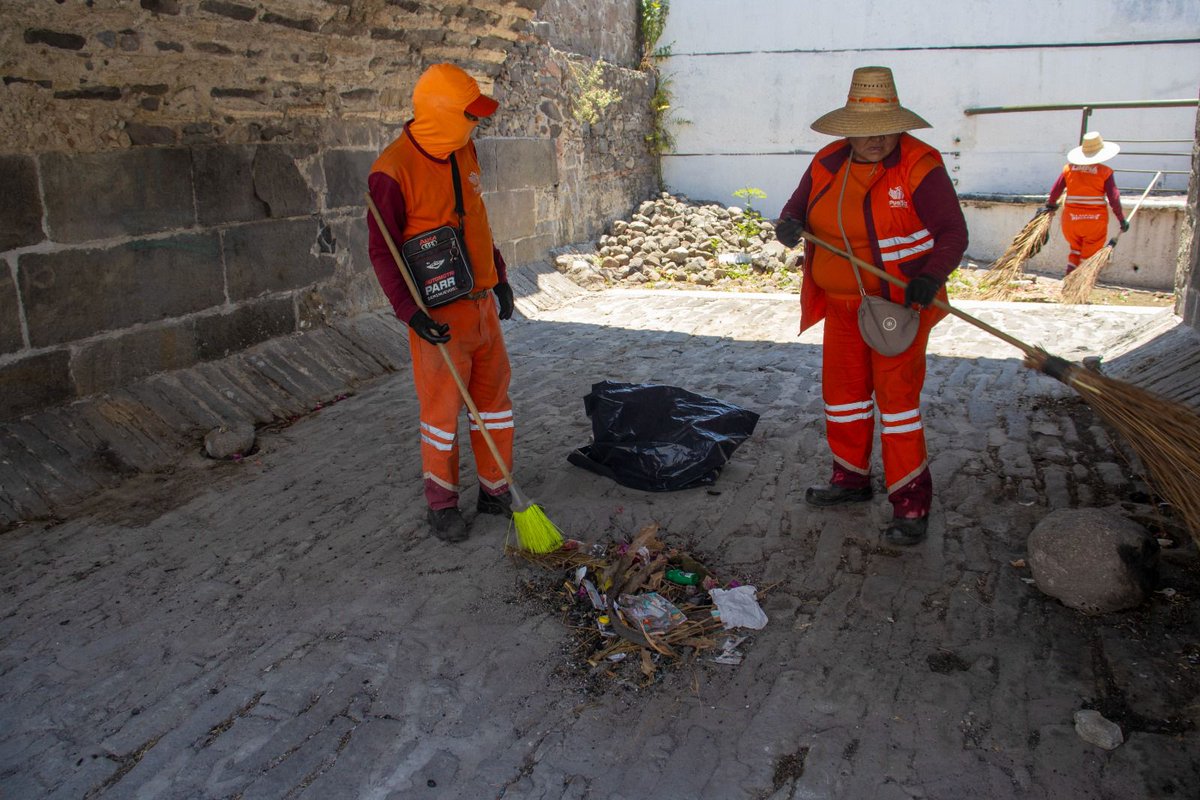 noticiasefecto's tweet image. 📌#Capital. El @PueblaAyto continúa llevando acciones directas a puntos clave de Puebla. En esta ocasión, el Puente de Ovando fue intervenido con una jornada de limpieza que permitió recuperar las condiciones de este importante espacio urbano.

📎efecocomunicacion.com/gobierno-de-pe…