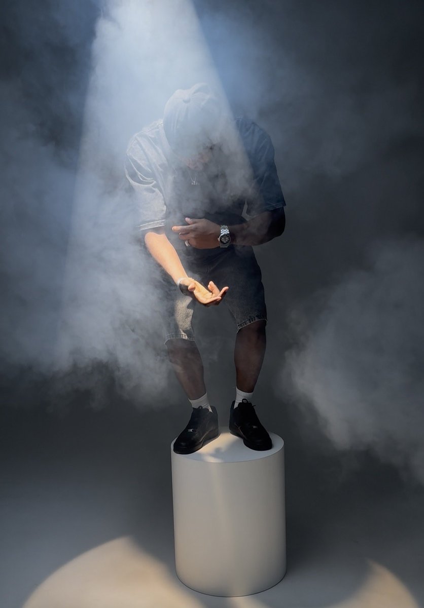 Limaontoby's tweet image. Behind the scenes of “Kpakurukpa” 🎥🔥
Dropping May 1st ⏳
Stay tuned.
#ontobylele
#kotd 

@Ontobyrecords