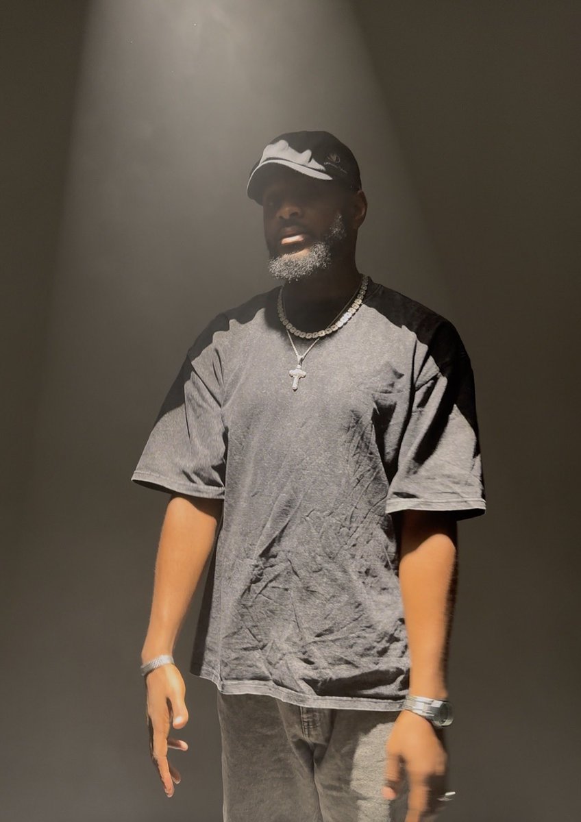 Limaontoby's tweet image. Behind the scenes of “Kpakurukpa” 🎥🔥
Dropping May 1st ⏳
Stay tuned.
#ontobylele
#kotd 

@Ontobyrecords