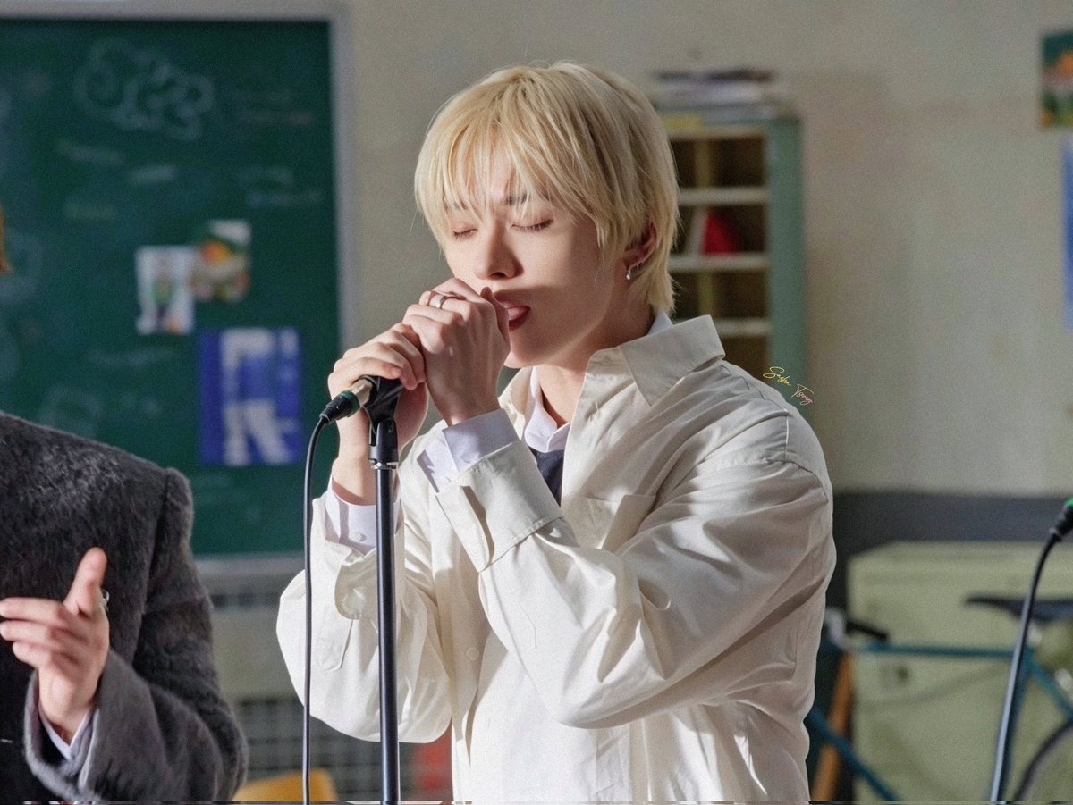 knowccity's tweet image. He’s like an angel, an angel with angelic vocals! ❤️ 
#LeeKnow #리노 #リノ #李旻浩