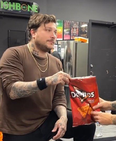 gee • 𝔳𝔞𝔪𝔭𝔦𝔯𝔢 𝔠𝔬𝔴𝔟𝔬𝔶 tweet media