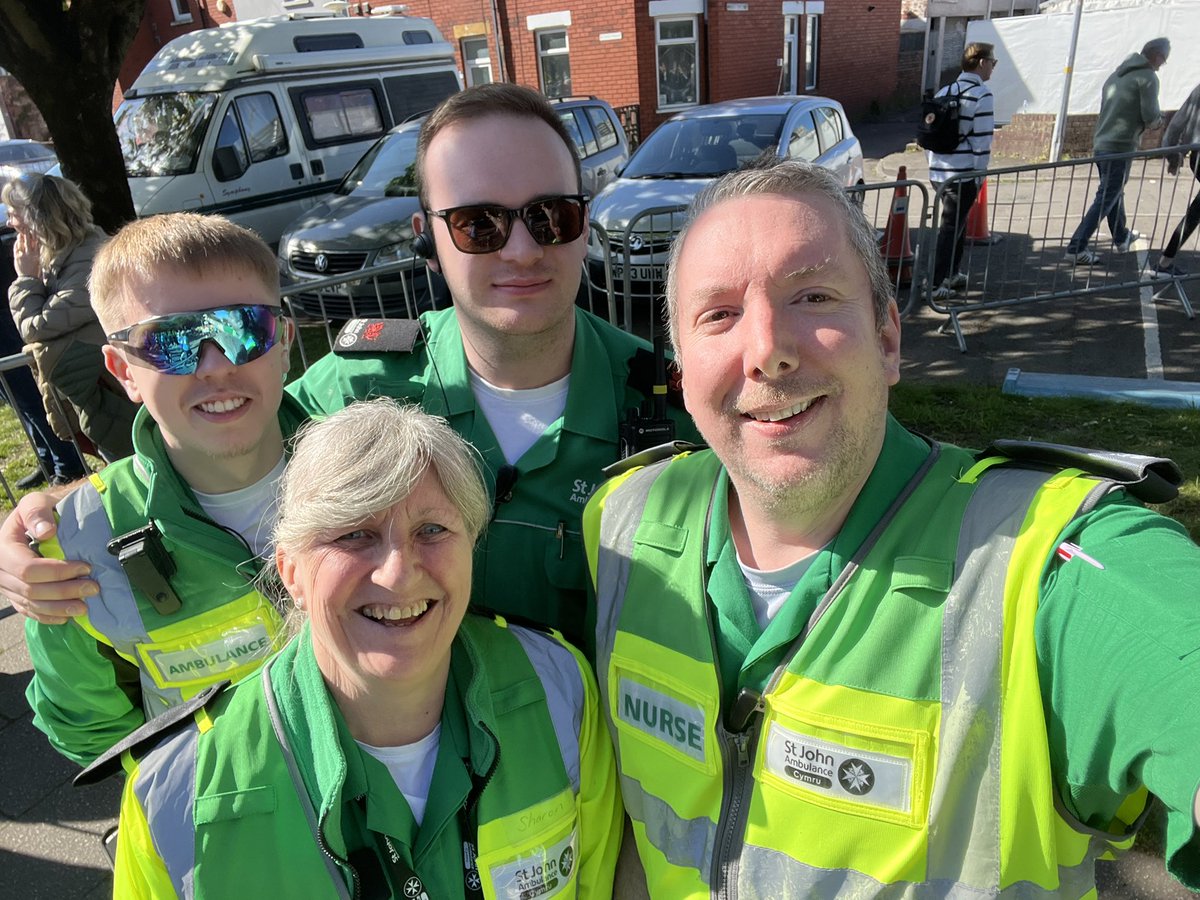 SharonP73803030's tweet image. Very busy day in Main Treatment centre, but a great team in place! @SJAC_Daz @SJACymru @GazNursePrac #teamwork #keepingpeoplesafe