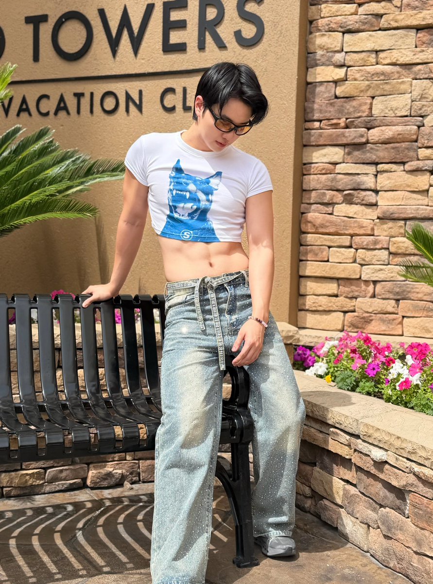 Monomoth1's tweet photo. Just woke up feeling sickening ✨✨ https://t.co/JAWJhbKpVQ
