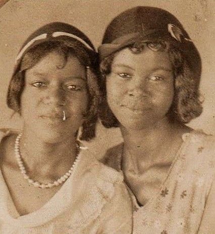 aldaphrodite's tweet photo. my sister, my mirror. https://t.co/KVD107pZPt