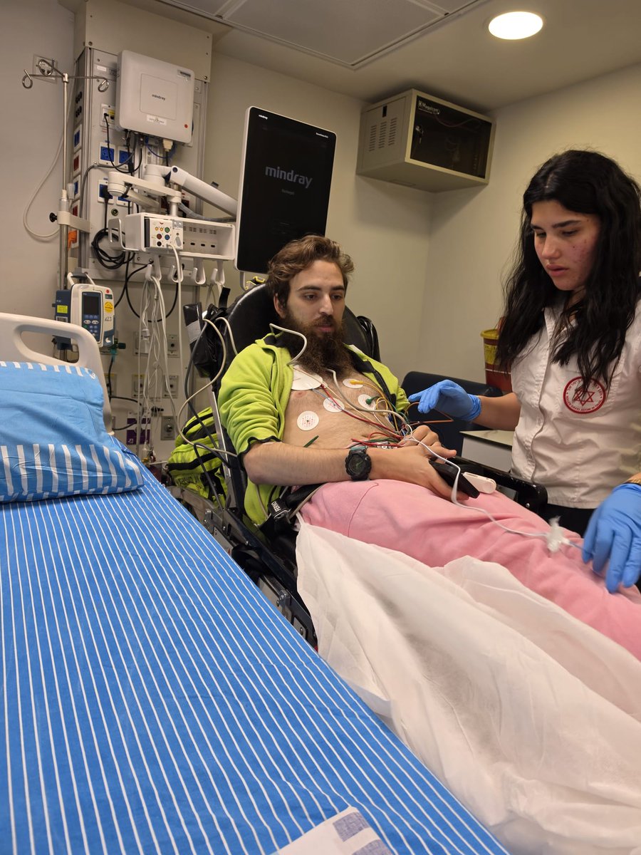 בדיוק לפני שבוע, הורידה אותי ניידת טיפול נמרץ של מד"א היישר לטיפול נמרץ לב בשיבא.

אלו לא היו תפילות שטיפלו בסטרפטוקוקים בגרון שלי, אלא אנטיביוטיקה.

את האבחון במיוקרדיטיס עשו הרופאים בעזרת ידע מדעי, לא תנ"כי.

את הא.ק.ג באמבולנס עשתה פרמדיקית ערביה. את הצנתור ששלל אוטם שריר הלב,