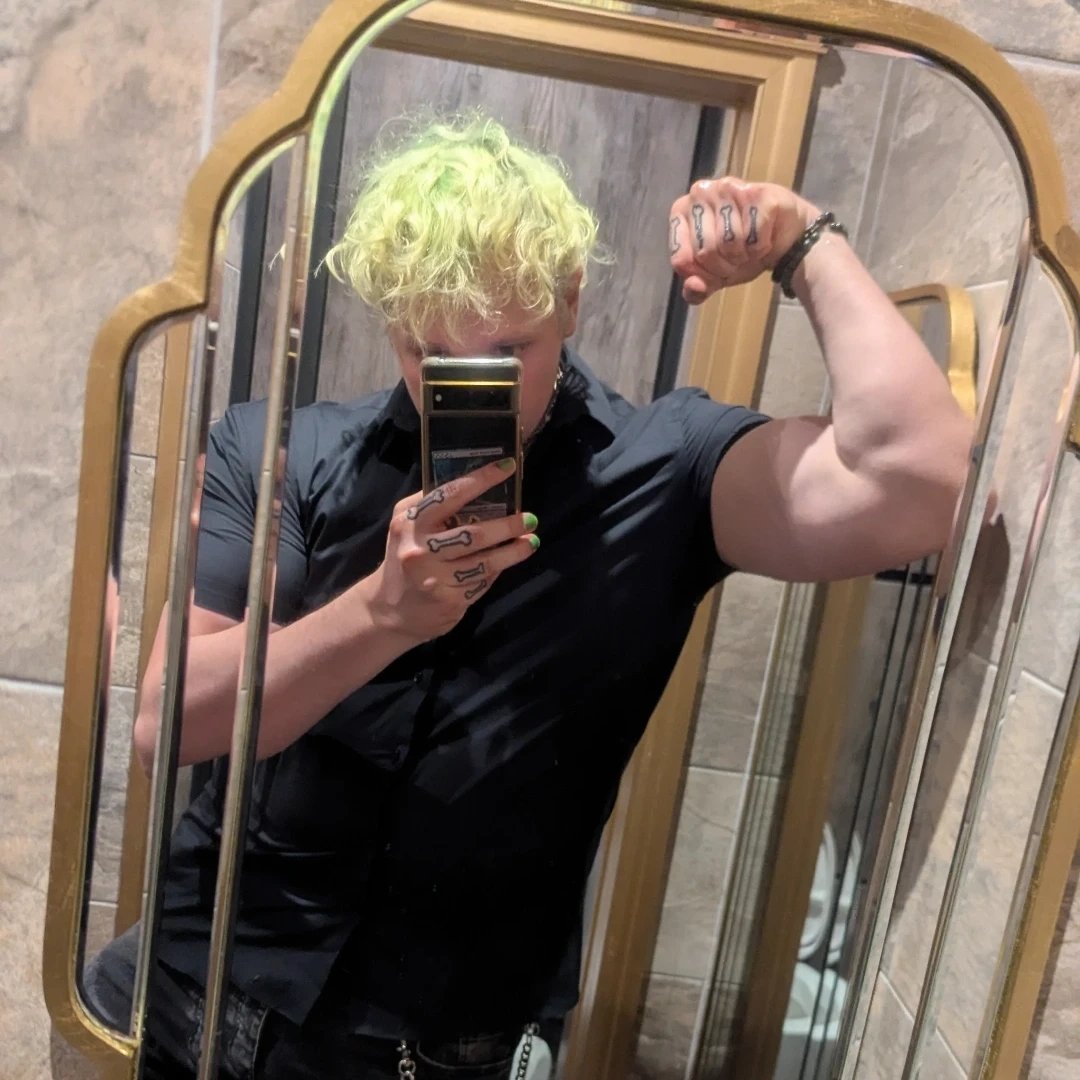 CactusGuyCola's tweet photo. I hope mine count as big. 👀 https://t.co/svpgBhix8B