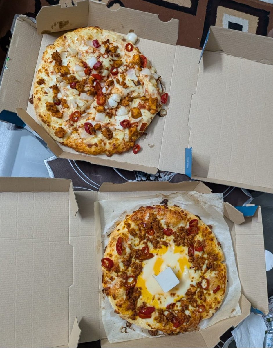 n1sh_d's tweet image. @dominos_india Extremely disappointed with your service. I ordered an Indi Chicken Tikka pizza but received the wrong pizza instead.
Invoice Number: 67162/26/2300
Date: 18/04/2026
Attaching photos as proof. Expecting an immediate resolution or refund.
#Dominos #PoorService
