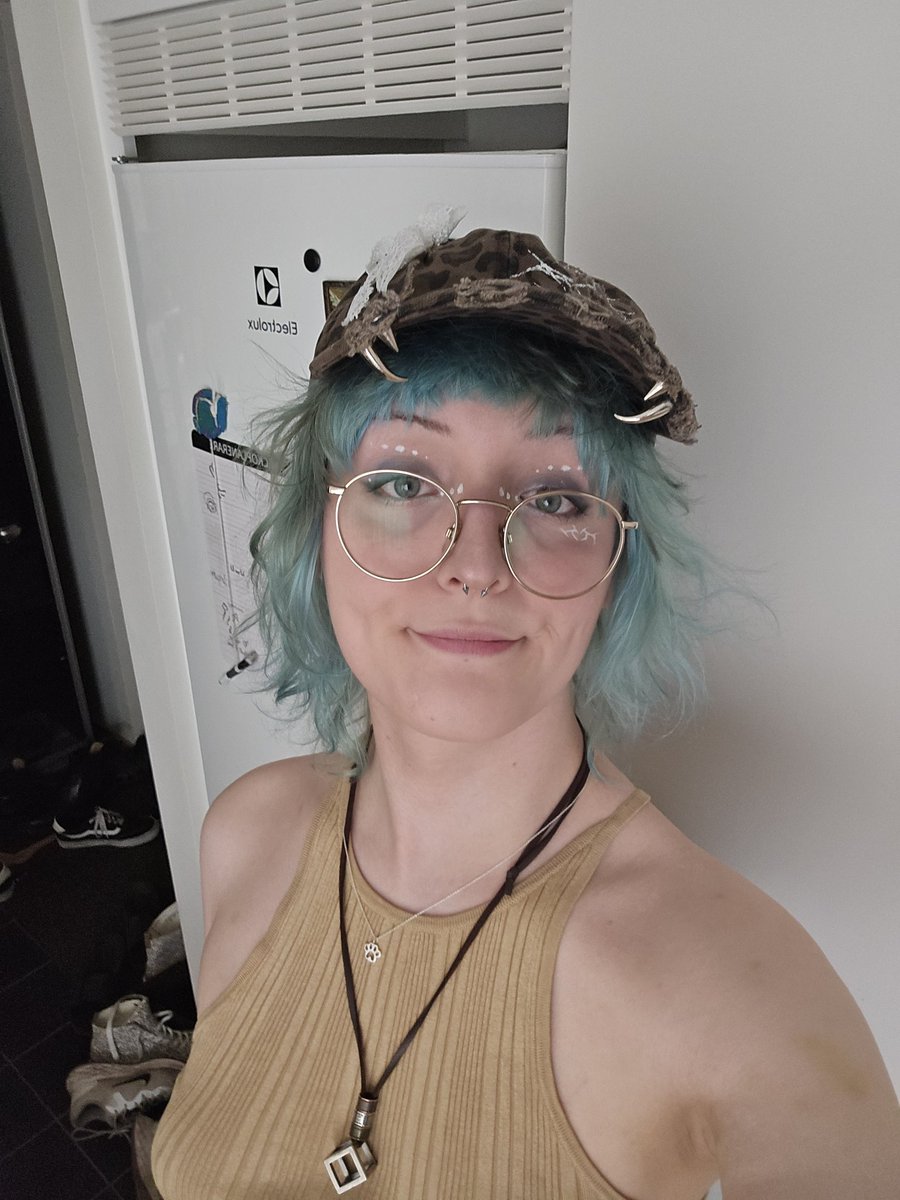 Bokhyllan01's tweet photo. posting some more pics because i like how my hair turned out after i cut it c: https://t.co/x4DIWwnBcw